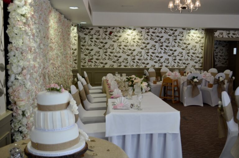 Rustic themed wedding decor  with linen hessian sash and table runners styled by Fabulous 