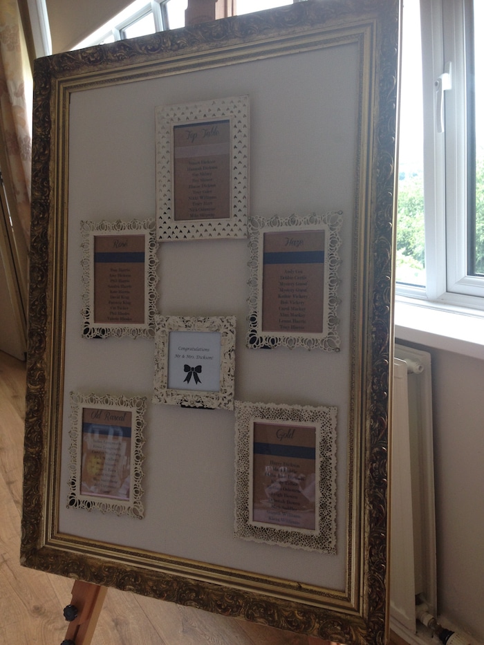 Wooden free-standing easel - Gold toned free-standing easel - Table Plans and Easels