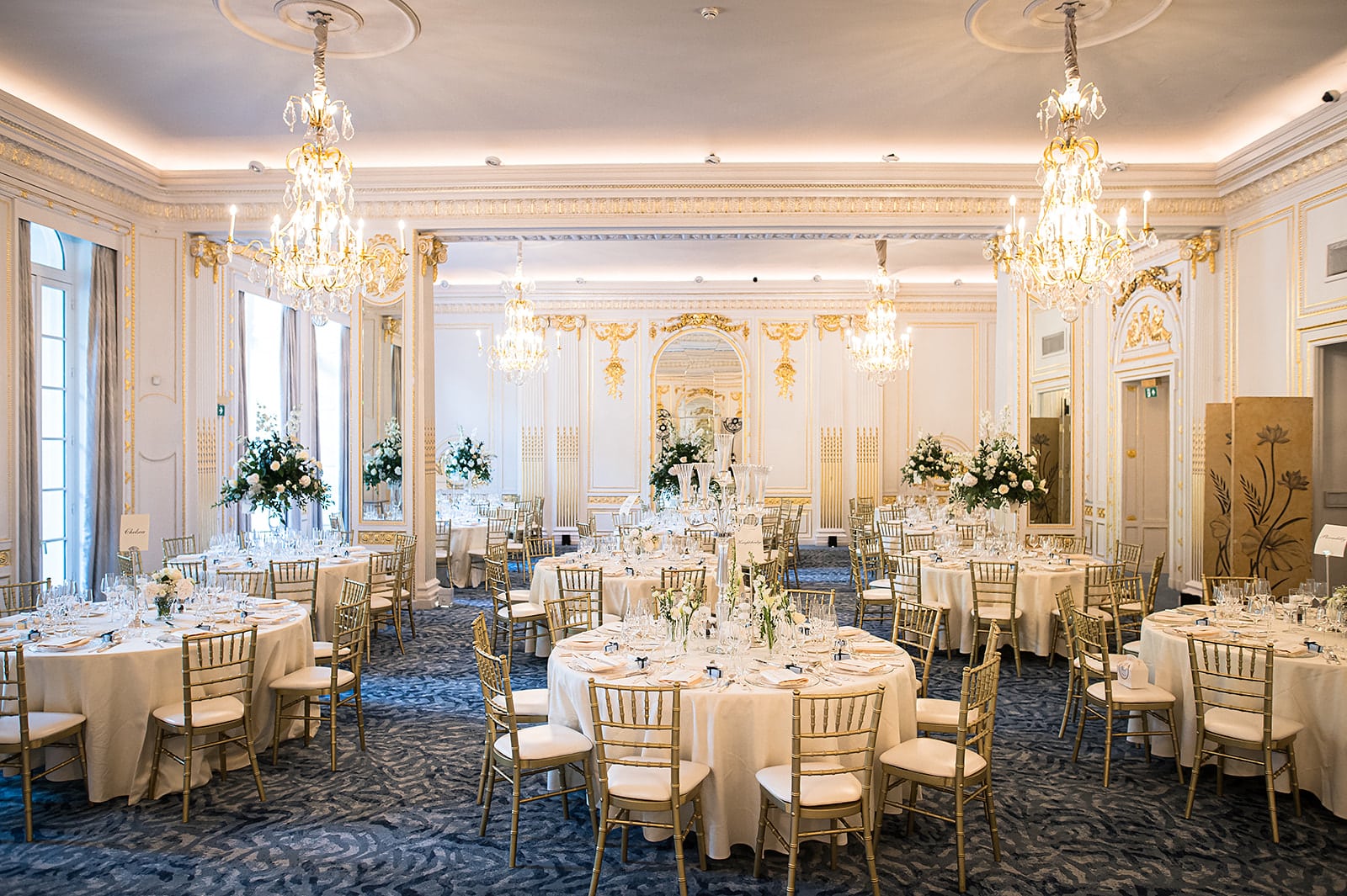 Green and White theme wedding breakfast setting at the Mandarin Oriental Hotel Hyde Park