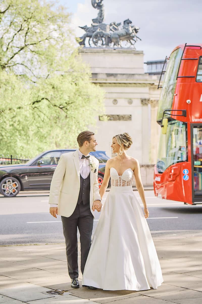 Wellington Arch and London Bus- Perfect backdrop for a UK destination wedding